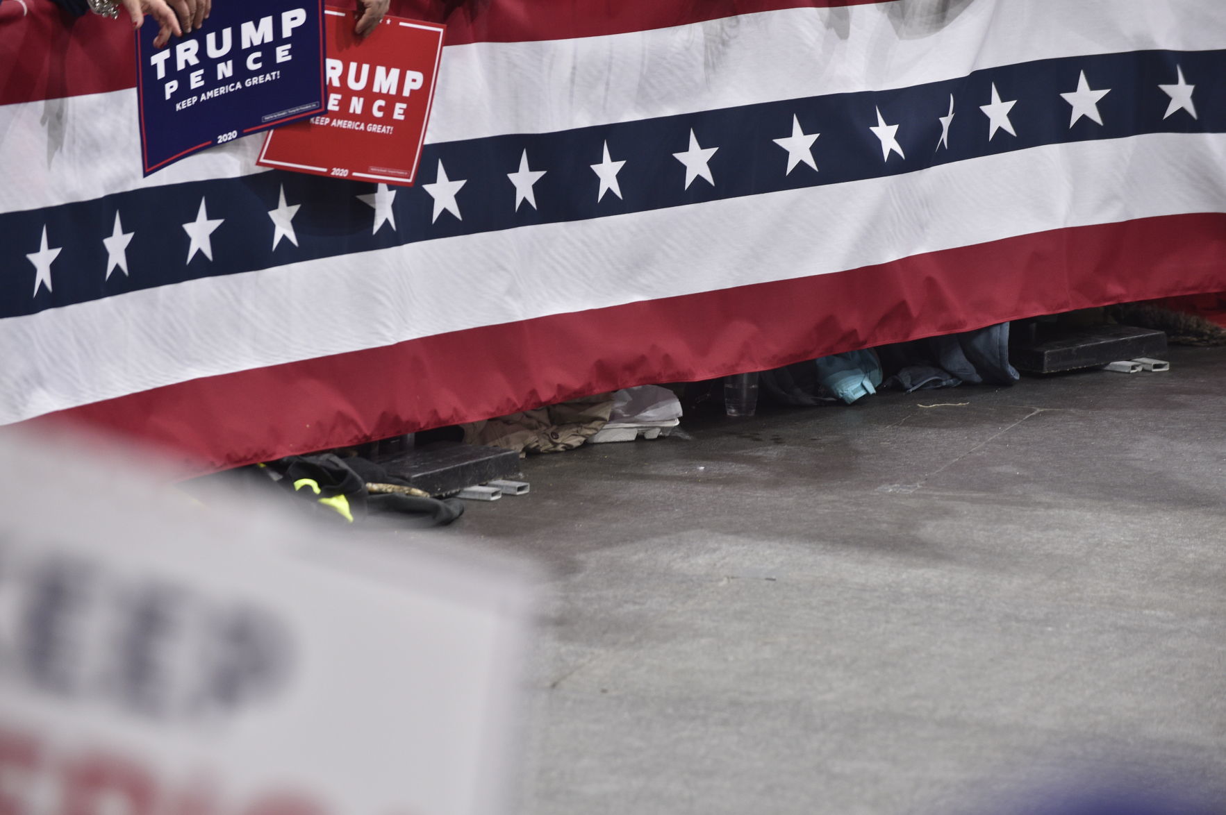 Trump campaign signs
